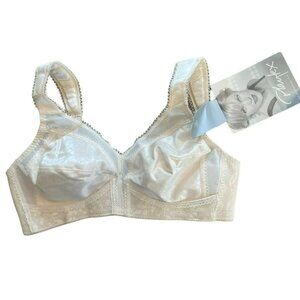 Vintage Womens Playtex Bra Size 36B Beige Comfort Straps Seamed Cups Modest NWT